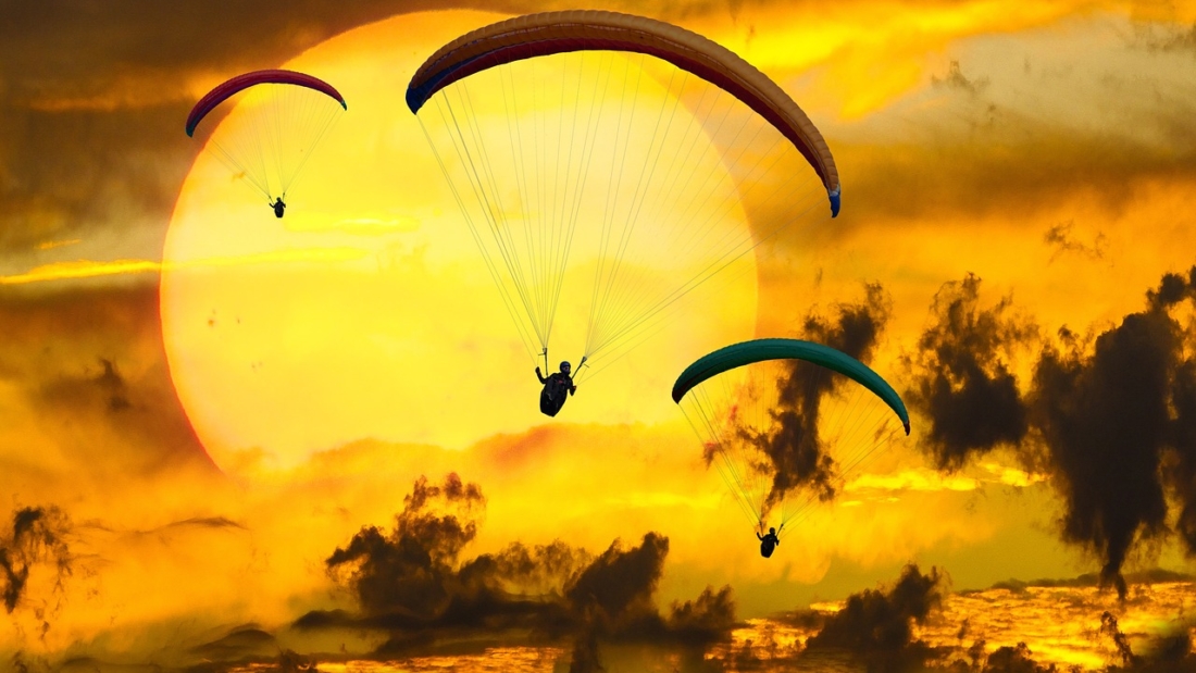 parachutes, paragliders, paragliding-2700972.jpg